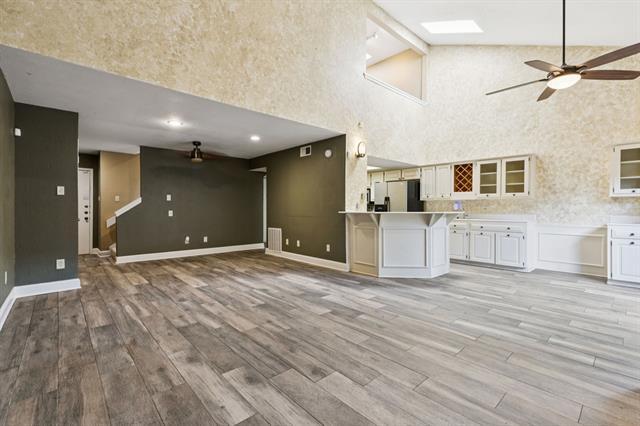 Building Photo - 7450 Holly Hill Dr