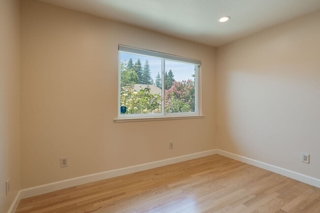 Building Photo - Charming 3 Bedroom Single-Story with Firep...