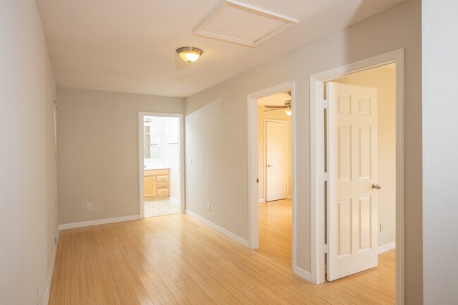 Building Photo - 17421 Meadow Lake Cir