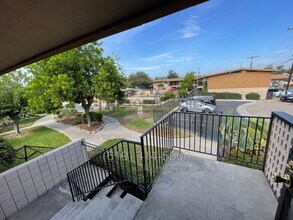 Building Photo - 545 Oakdale Ln