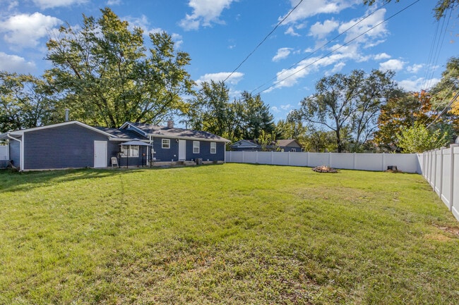 Building Photo - 15824 S Collins Dr