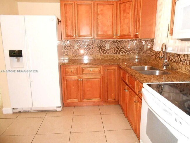 Building Photo - 180 NE 128th St