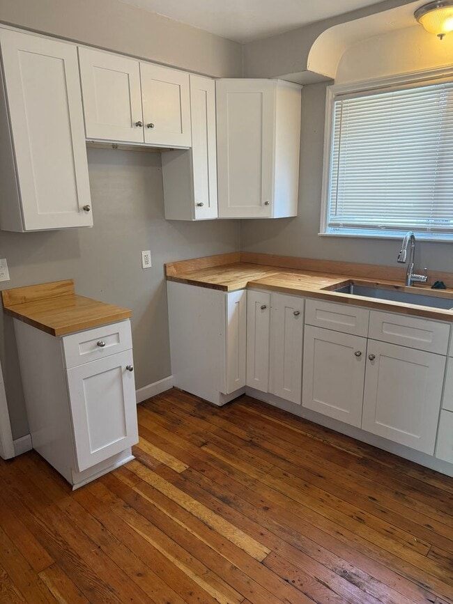 Building Photo - COMING SOON! 3-Bedroom Brick Colonial in Greenwich