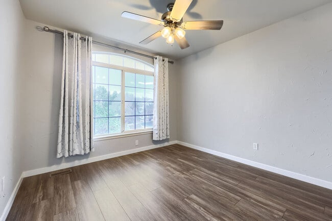 Building Photo - 885 Marlstone Pl