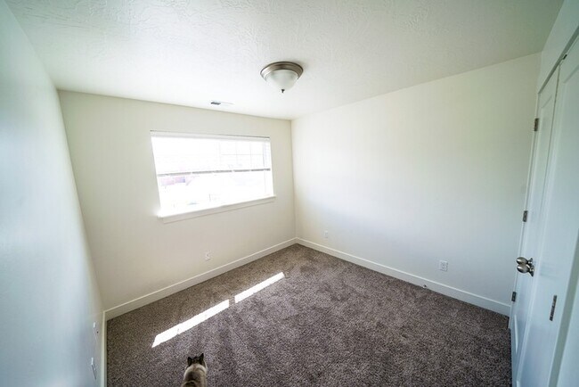 Building Photo - 441 N 100 W