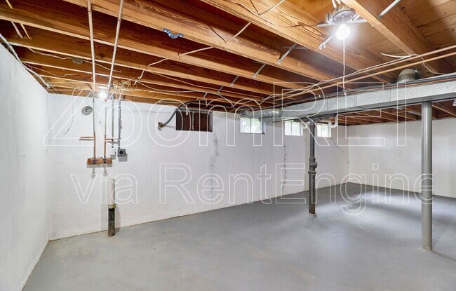 Building Photo - 2400 E Humes Ln