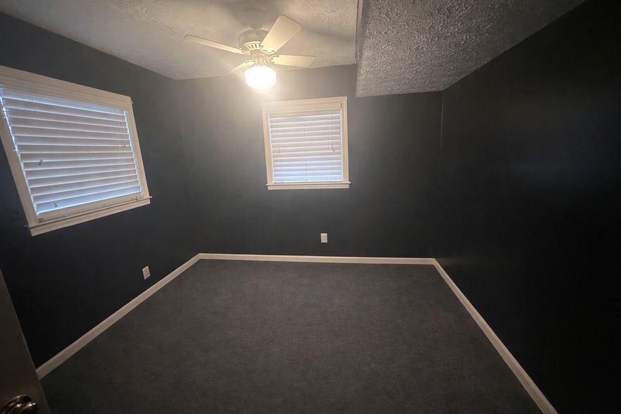 Building Photo - 3077 Laura Ln