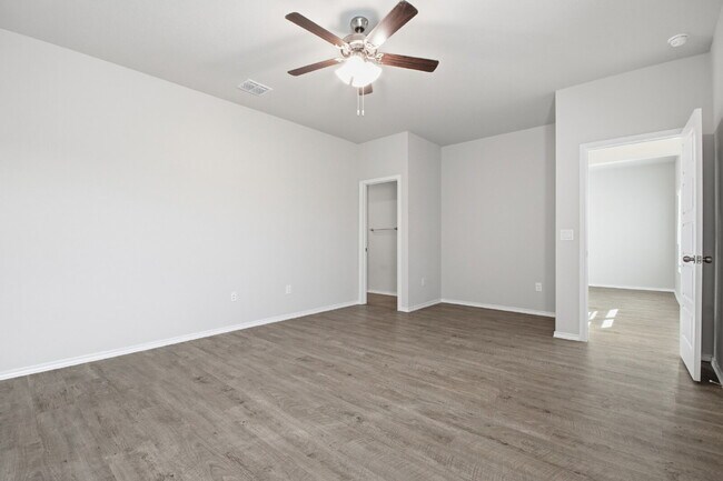 Building Photo - "Charming 3-Bedroom Retreat with 2 Baths in the Heart of New Braunfels!"