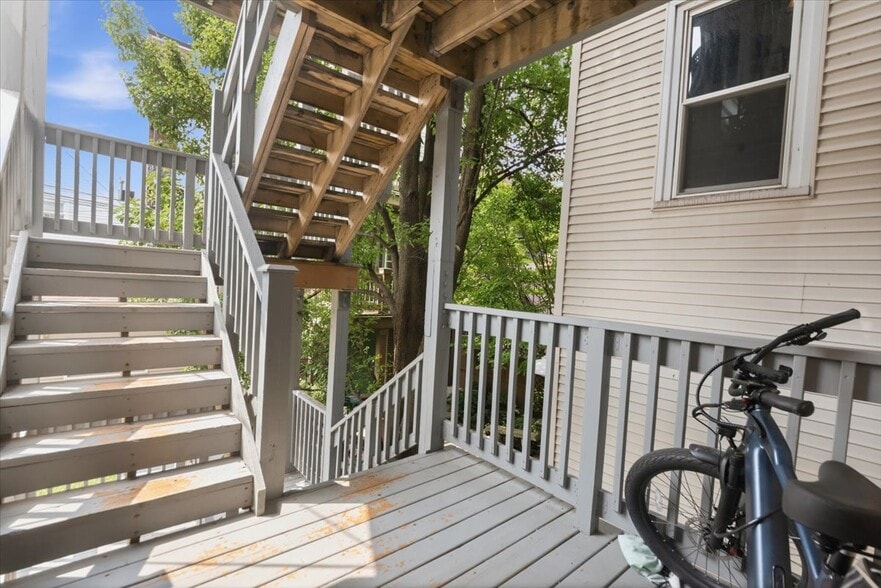 Building Photo - 3630 N Bosworth Ave