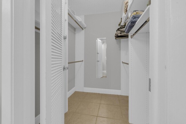 Building Photo - 2255 Lindell Blvd