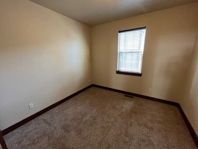 Building Photo - 61064 SE Ruby Peak Ln