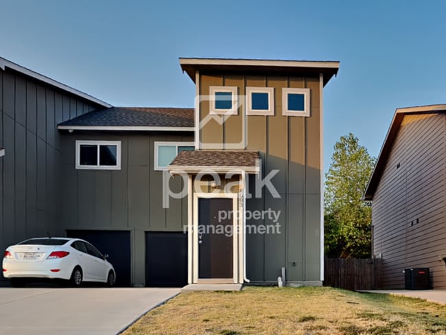 Primary Photo - Fort Worth Duplex NOW LEASING for a July M...