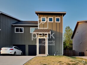 Building Photo - Fort Worth Duplex NOW LEASING for a July M...