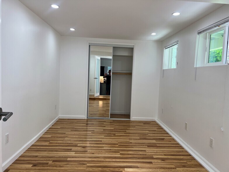 Guest room - 2225 Manchester Avenue