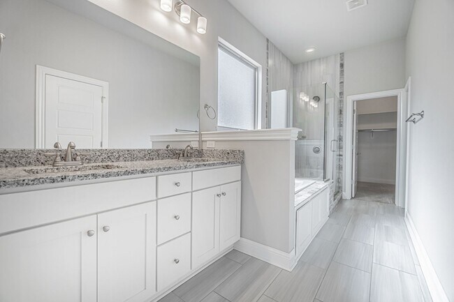 Building Photo - Craftsman Style Home in Bentonville!