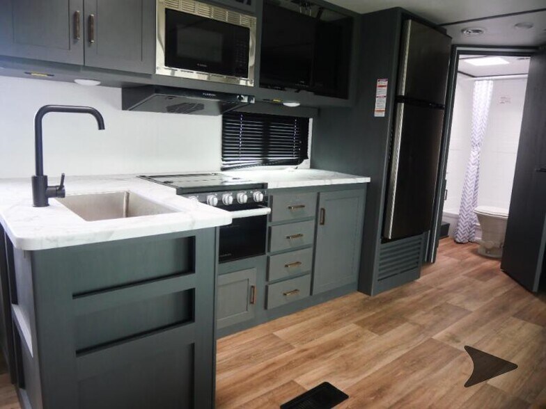 Building Photo - 13691 E Hwy 25