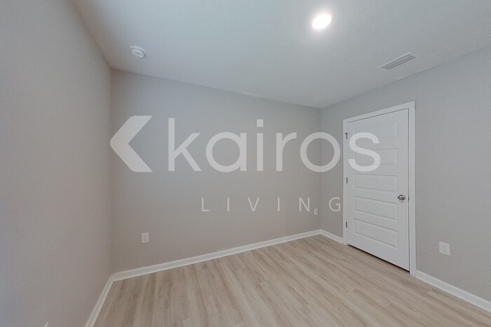 Building Photo - 121 Metalmark Dr