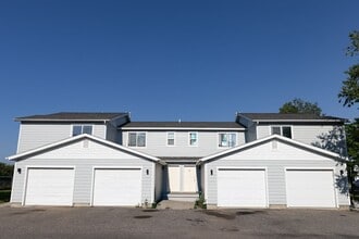 Building Photo - 2451 Daws Dr