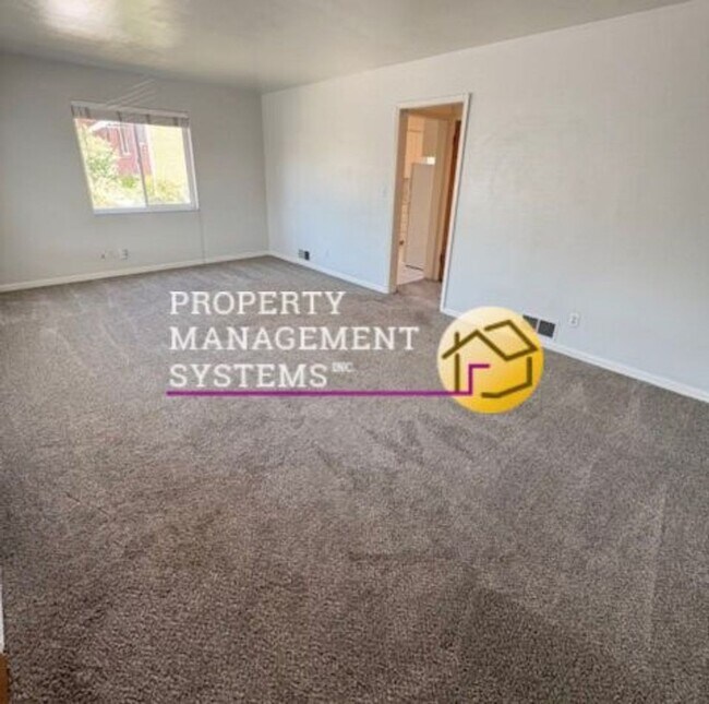Building Photo - 3 Bedroom Duplex in Sugarhouse!