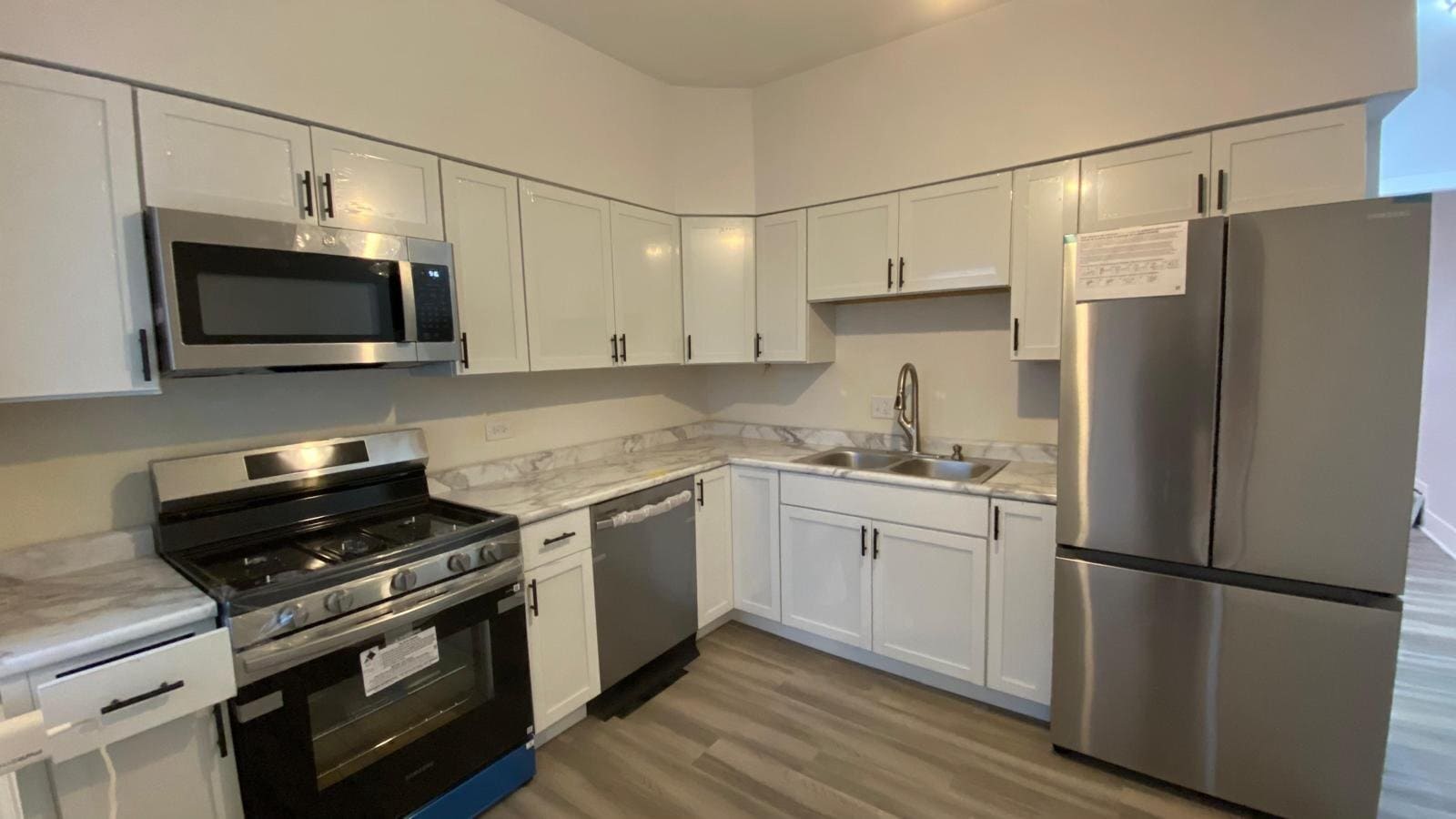 Building Photo - 9325 S Loomis St