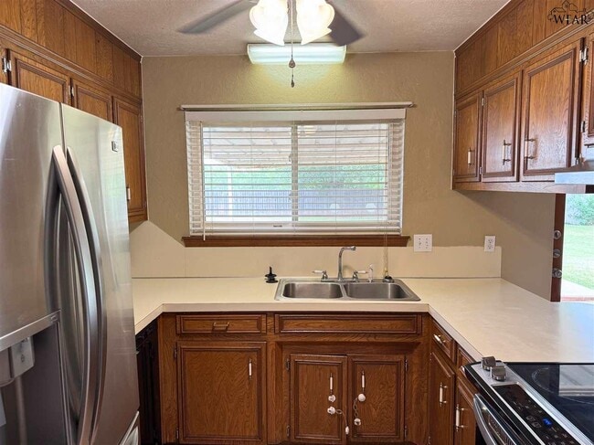 Building Photo - 4614 Trailwood Dr