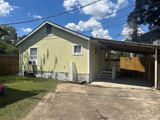 Building Photo - 4615 Woodside St