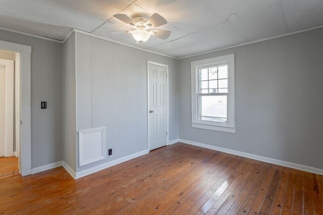 Building Photo - 209 S Moss Ave