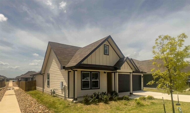Building Photo - 116 Sweetwater Crk Ln