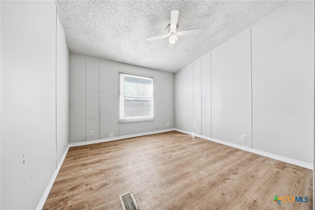 Building Photo - 3034 Barr Ln