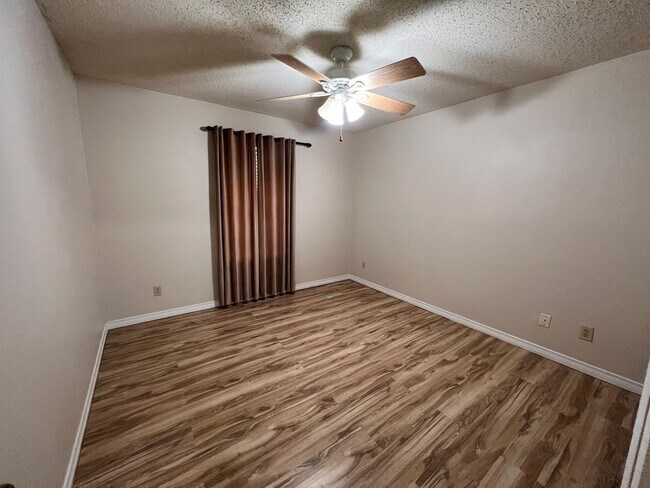 Building Photo - 7642 Chesapeake Dr