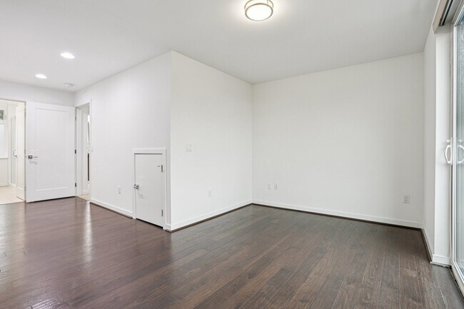 Building Photo - 256 E Roanoke St