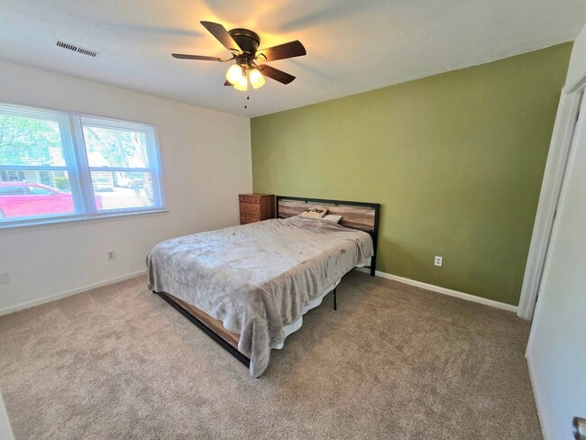 Building Photo - Move In Ready 3 Bedroom Ranch!