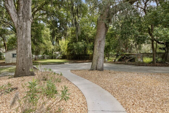 Building Photo - Small Duplex on Amelia Island