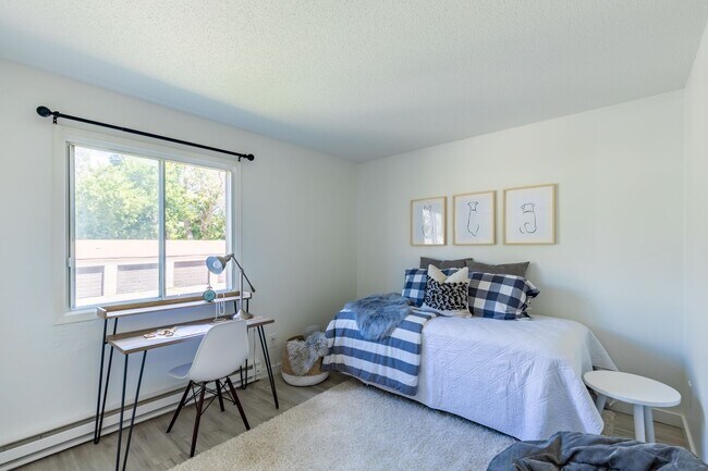 Building Photo - The Oaks | 2 Bedroom Unit