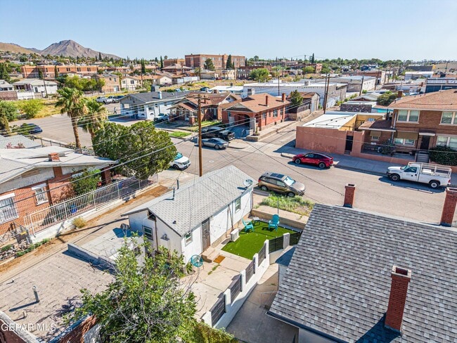 Building Photo - 2729 Pershing Dr