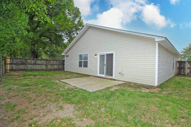 Building Photo - Coming Soon 4/20 – 3BR/2BA Home with 2-Car Garage, Open Layout, Island Kitchen, Split Floor Plan ...
