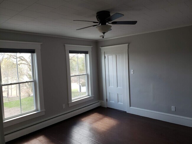 Building Photo - 230-232 Spruce Ln Ext