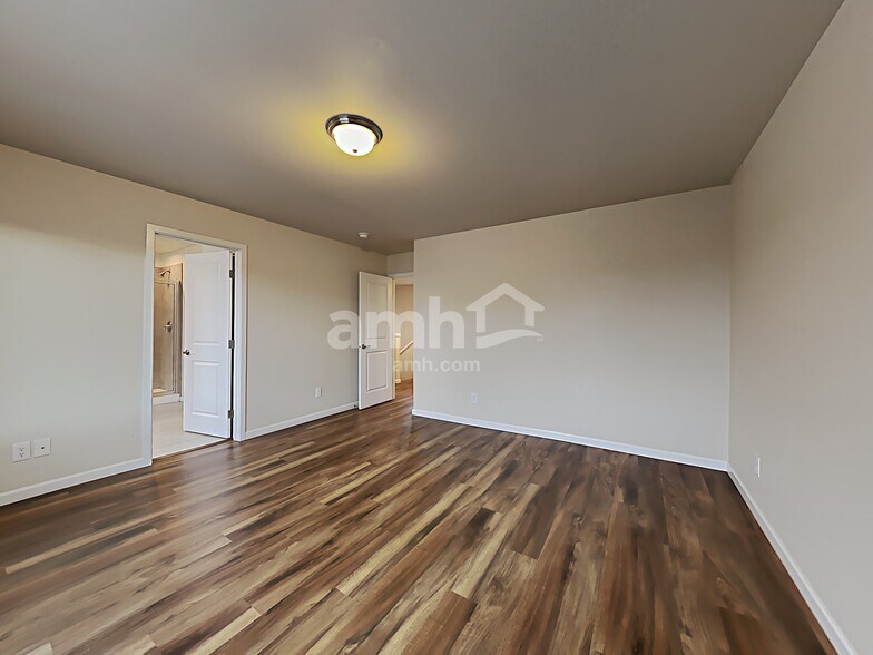 Building Photo - 2665 Link Ave