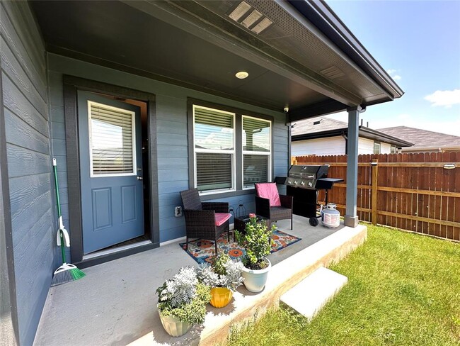 Building Photo - 504 Sandringham Lp