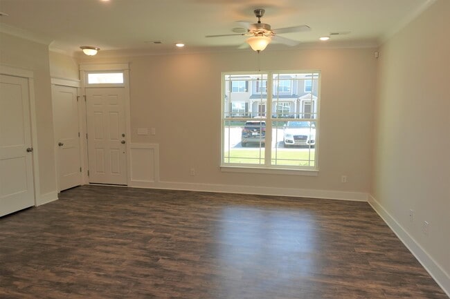 Building Photo - 160 Xander Dr