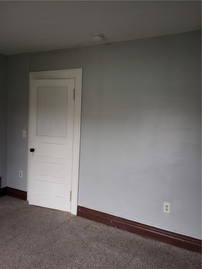 Building Photo - 364 W Gray St