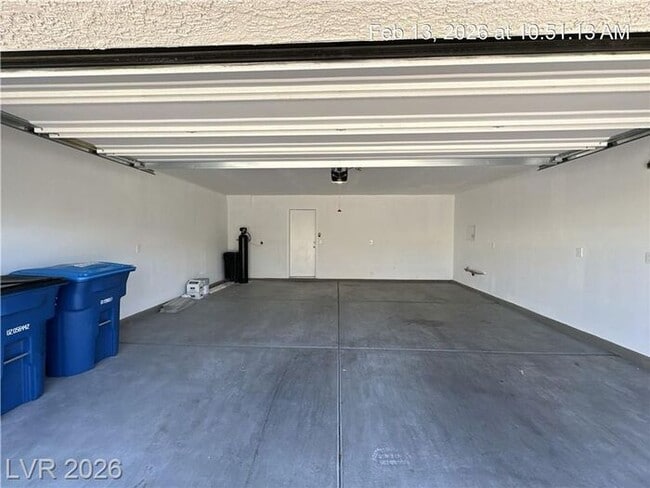 Building Photo - Stylish Gated Northwest Townhome with Open Living & Modern Finishes!