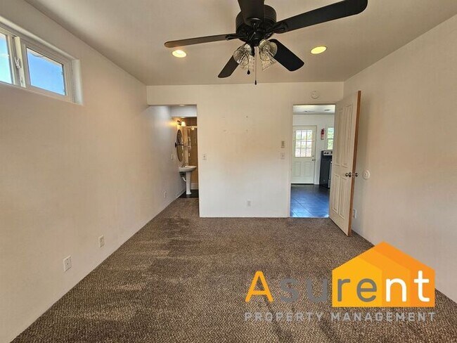 Building Photo - Spacious 3-Bedroom, 2-Bath Home in Convenient Medford Location