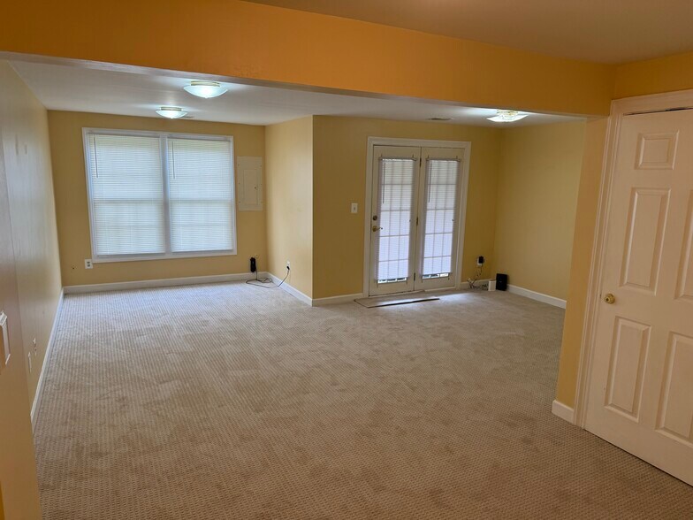 Building Photo - 21178 Hedgerow Ter