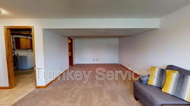 Building Photo - 204 Summerset Dr