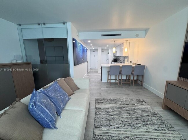 Building Photo - 1000 West Ave