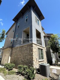 Building Photo - 609 Savi Dr