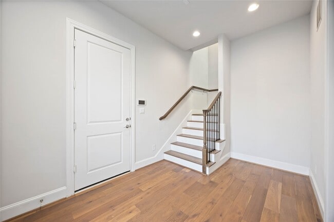 Building Photo - 826 Cage St