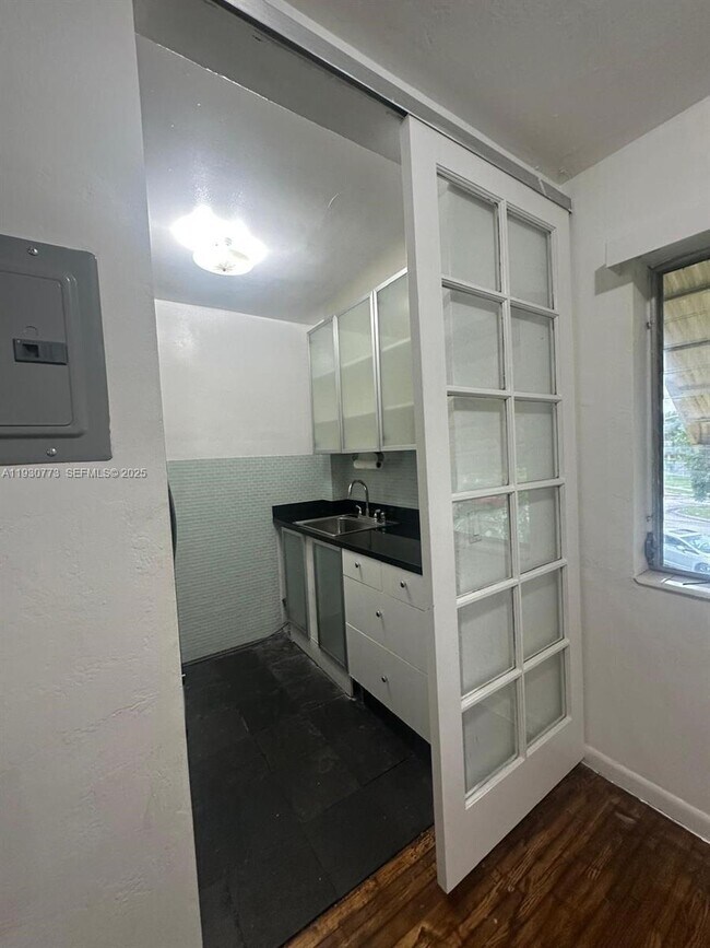 Building Photo - 17051 NE 23rd Ave