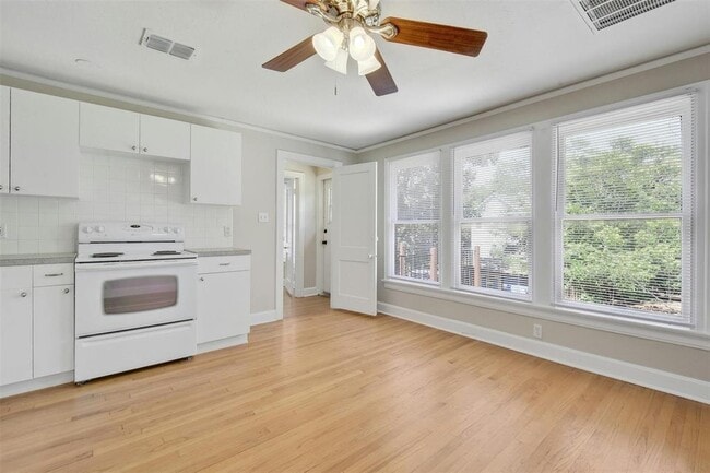 Building Photo - 1606 Travis Heights Blvd